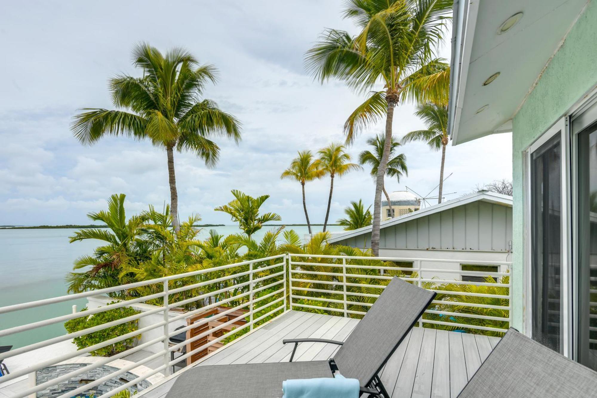 Dock And Balcony Serene Big Coppitt Key Escape Holiday home *