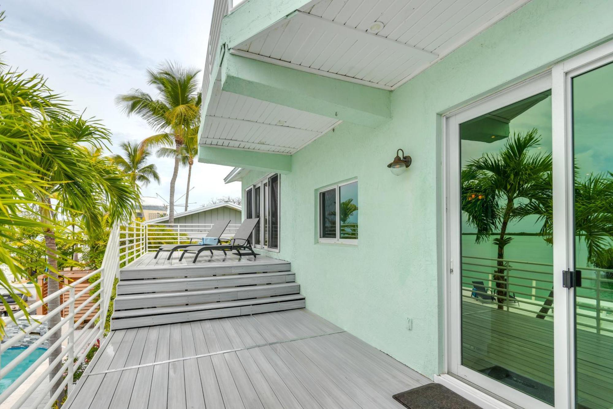 Dock And Balcony Serene Big Coppitt Key Escape Holiday home *